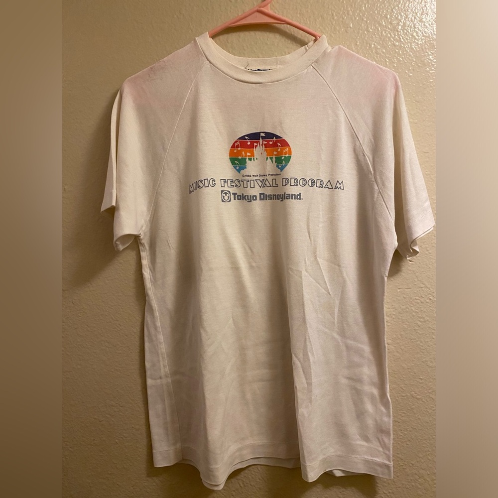 1983 Vintage Tokyo Disney shirt size Medium (A35)